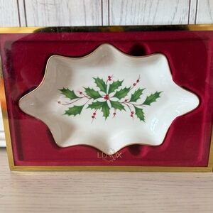 Lenox Holiday Holly Candy Dish 9x5.5" Fine Porcelain Scalloped Gold Christmas